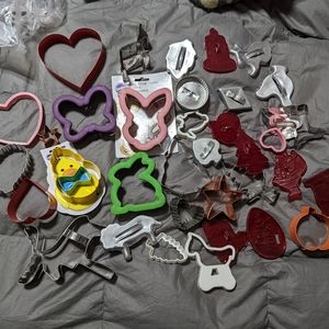 37 new and used vintage cookie cutters - All seasons